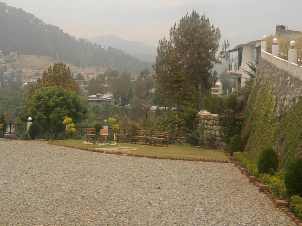 Sapphire Inn Bhimtal Exterior photo